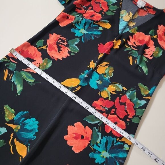 A New Day Floral Short Sleeve V-Neck Dress - Picture 6 of 16